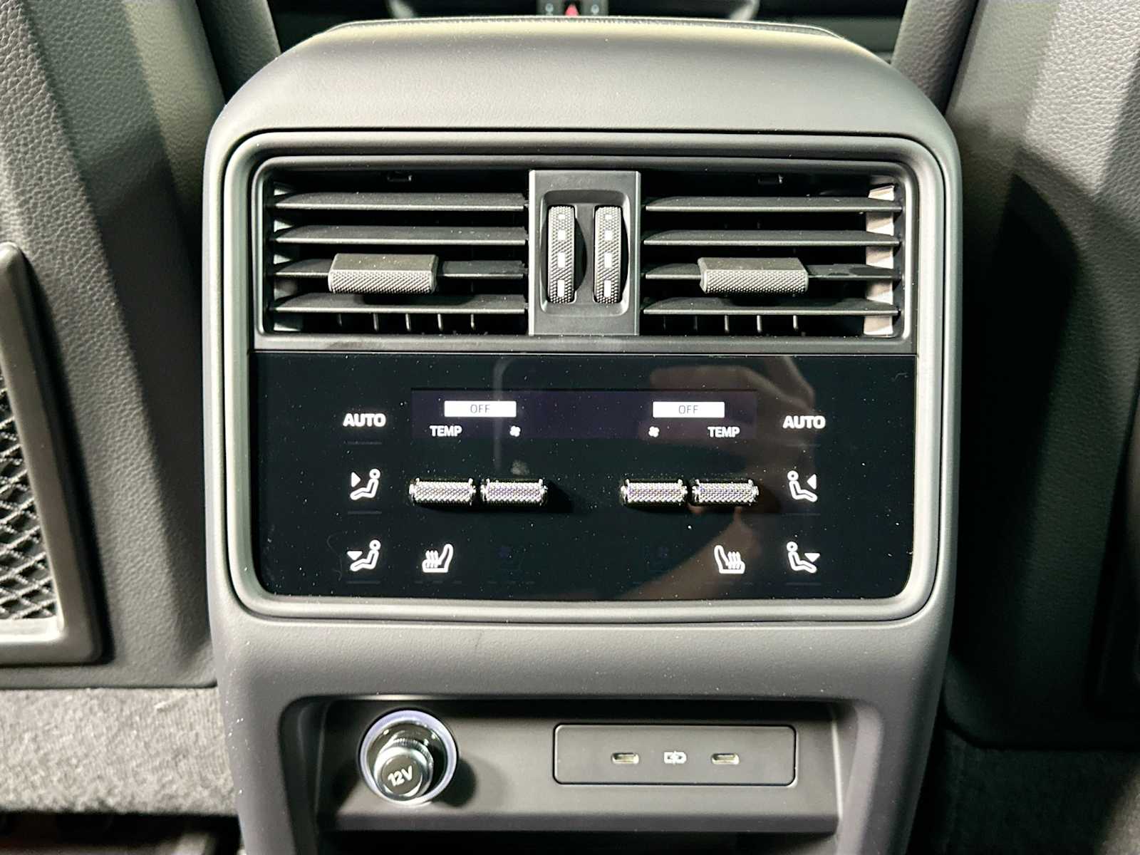 2025 Porsche Cayenne photo 23