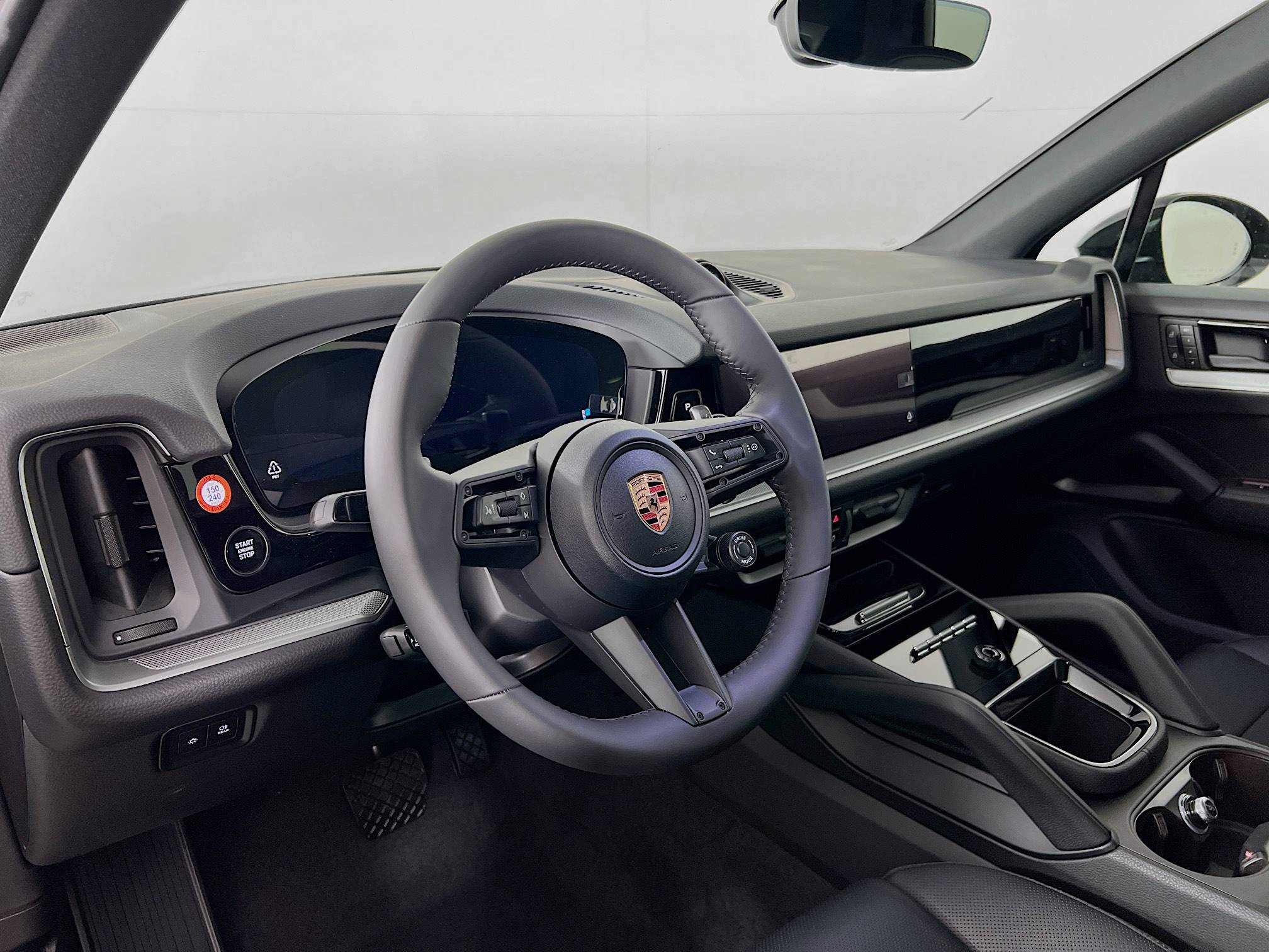 2026 Porsche Cayenne E-Hybrid photo 3
