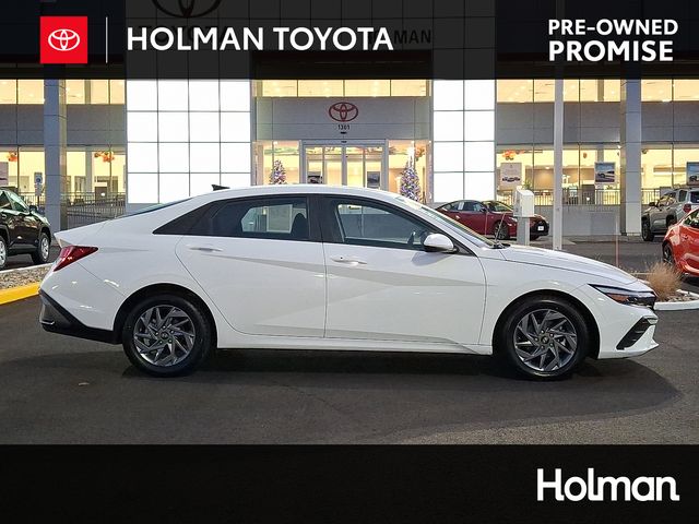 2024 Hyundai Elantra SEL's photo