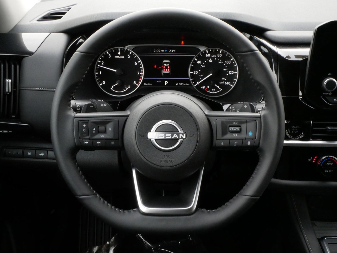 2025 Nissan Pathfinder SV photo 8