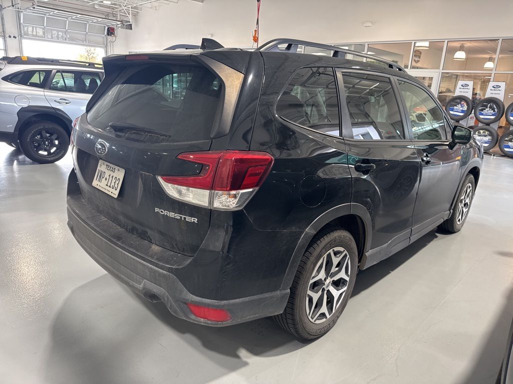 2022 Subaru Forester Premium photo 4