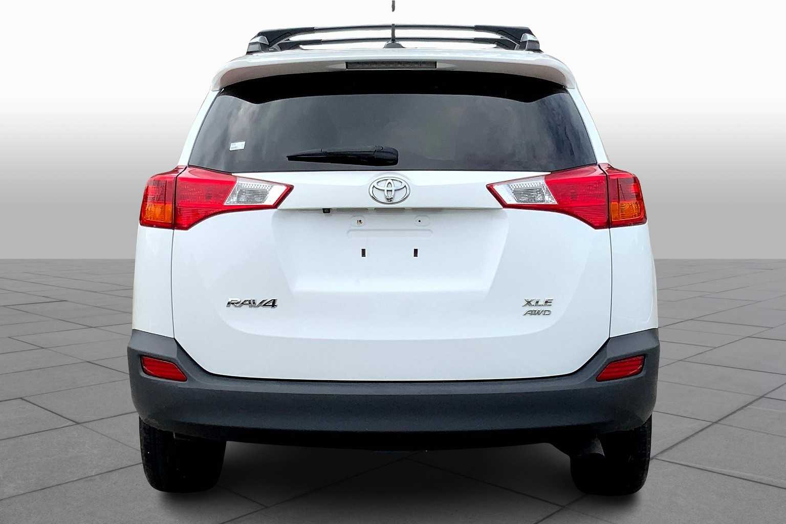 2015 Toyota RAV4 XLE photo 4