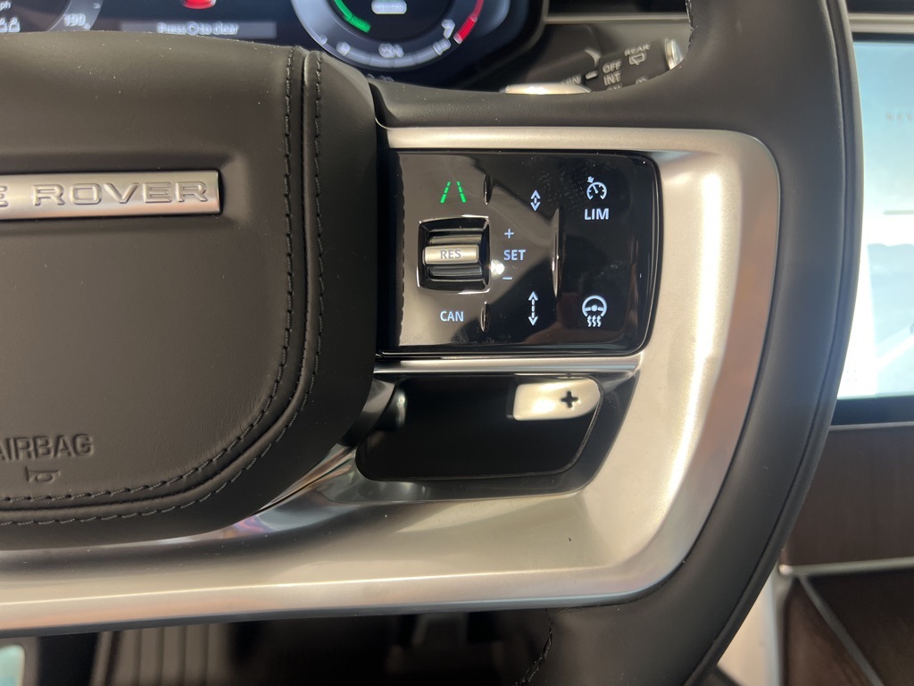 2025 Land Rover Range Rover SE photo 13