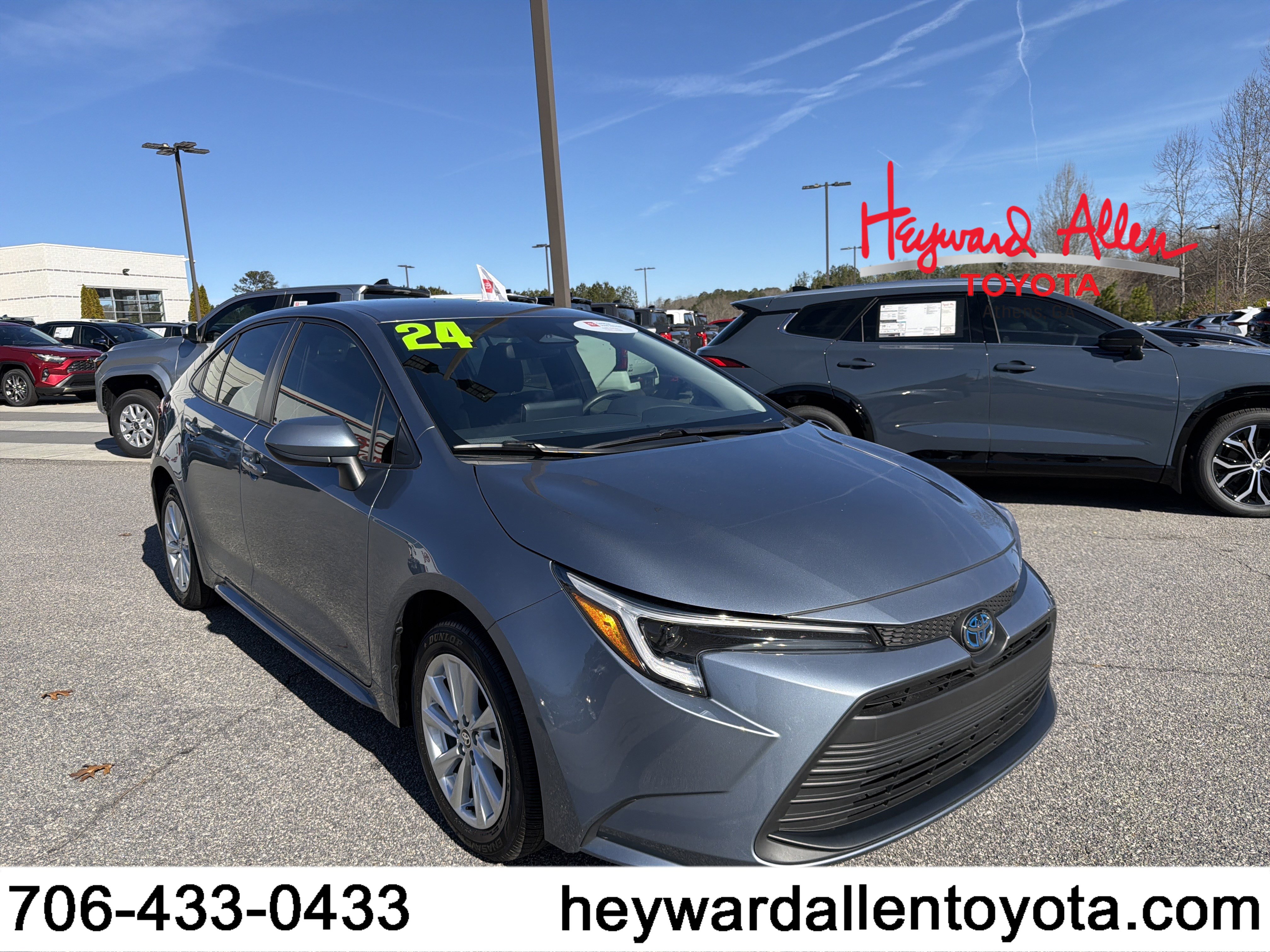 2024 Toyota Corolla LE's photo