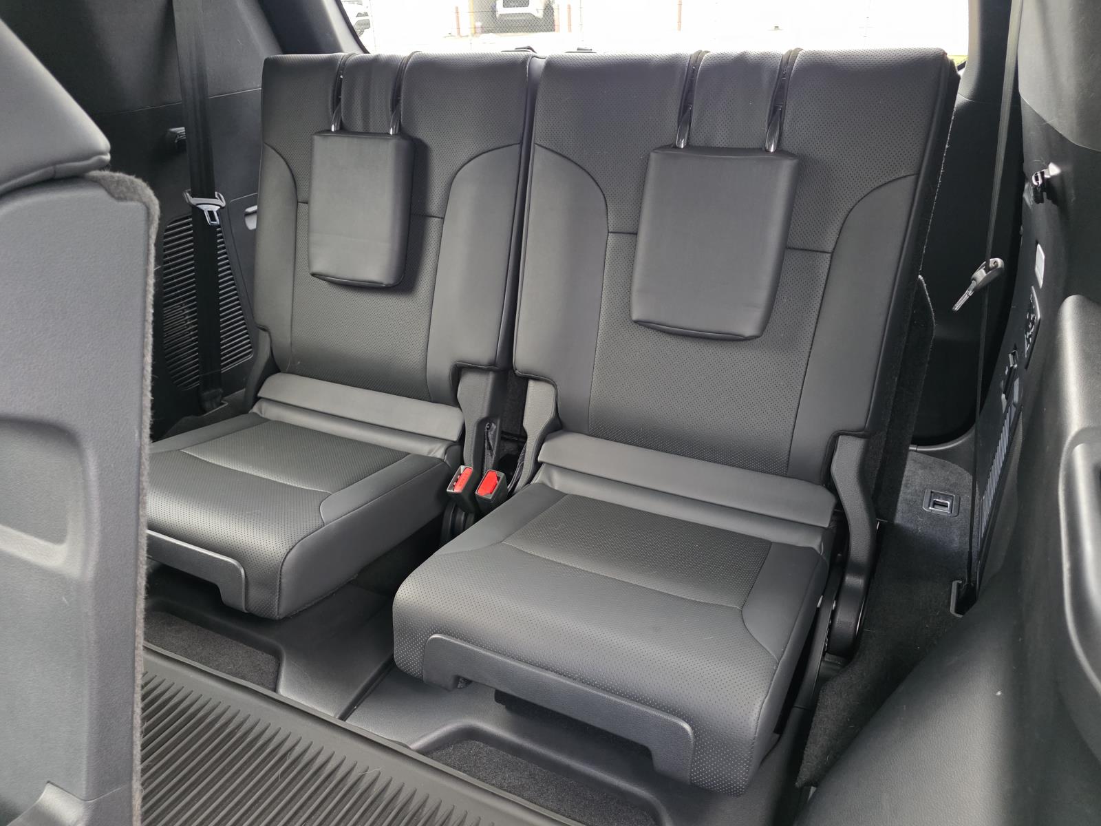 2022 Lexus LX 600 Luxury photo 15