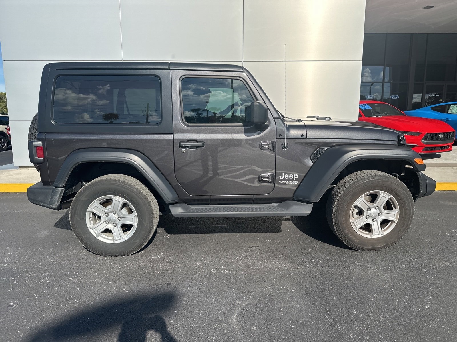 2020 Jeep Wrangler Sport S photo 4
