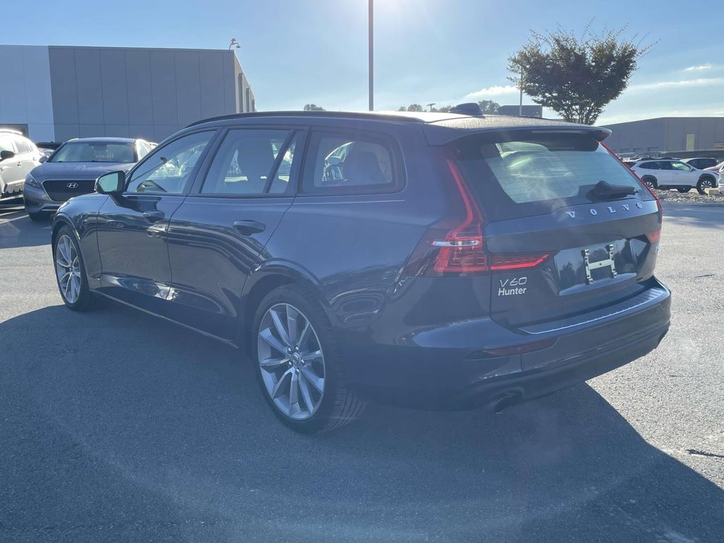 2020 Volvo V60 T5 Momentum photo 23
