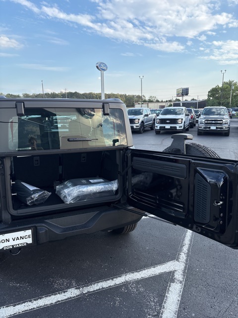 2025 Ford Bronco Base photo 38