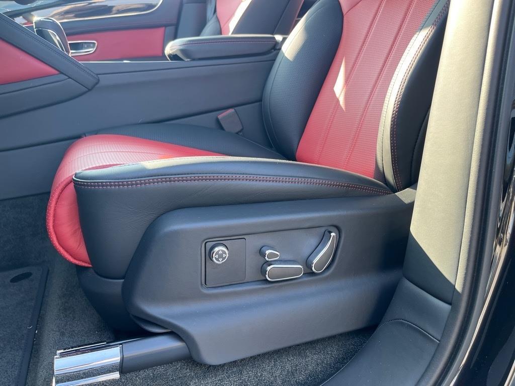 2023 Bentley Bentayga S photo 18