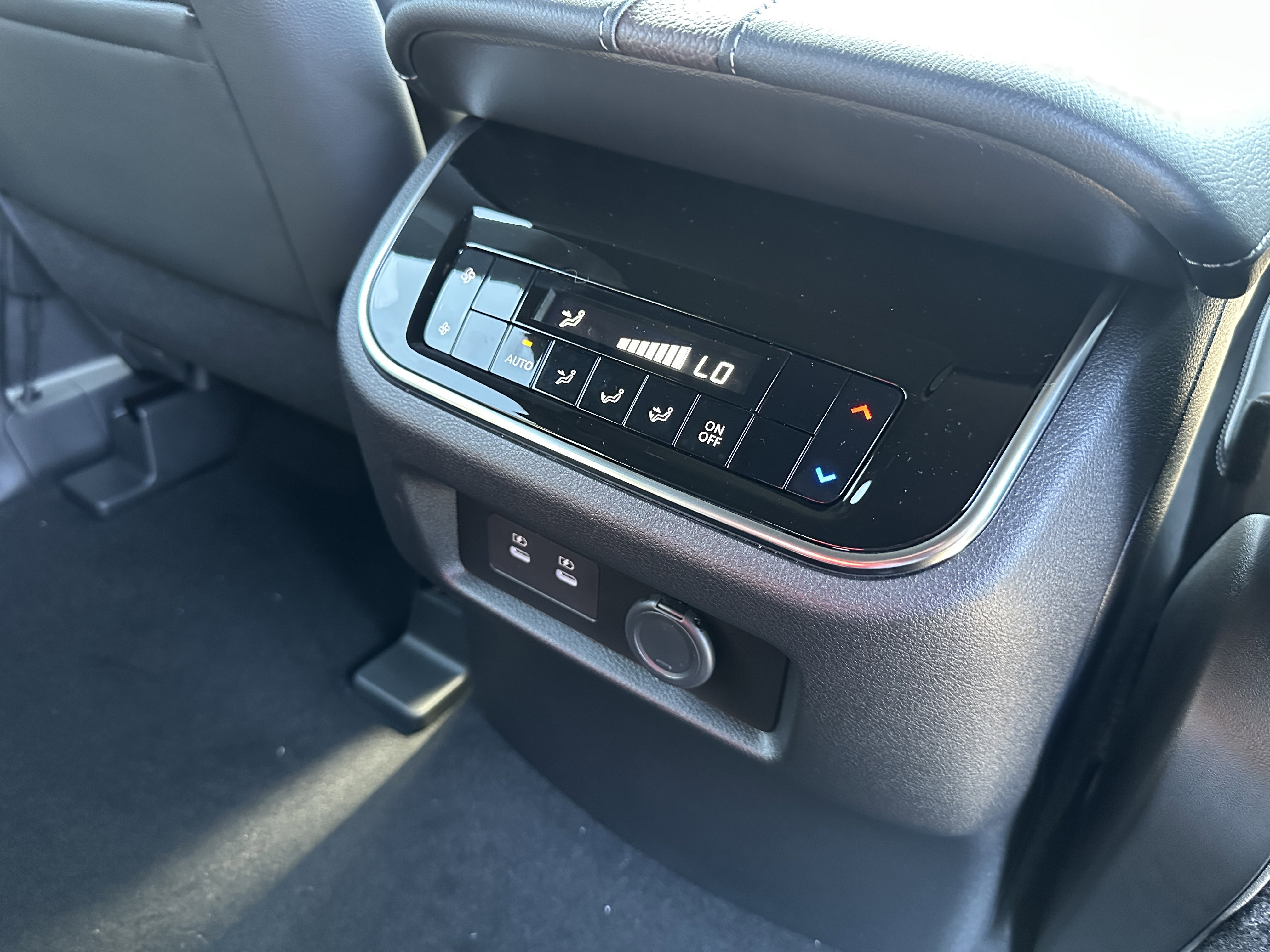 2026 Nissan Armada SL photo 3