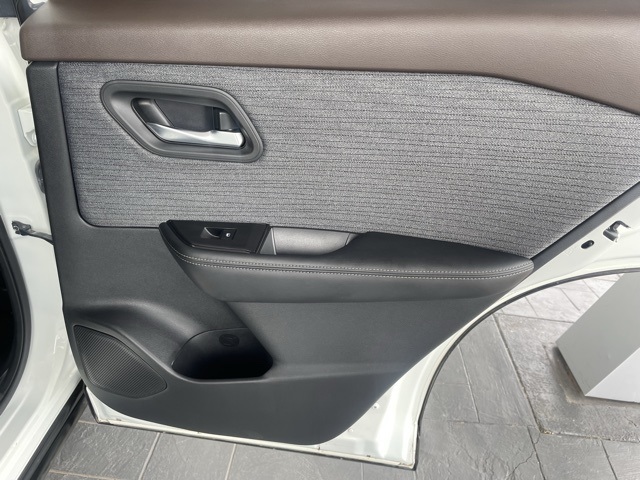 2023 Nissan Rogue SV photo 17