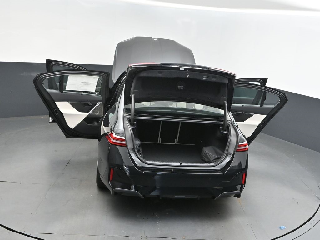 2026 Bmw 550e xDrive photo 44