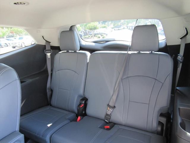 2018 Buick Enclave Essence photo 28