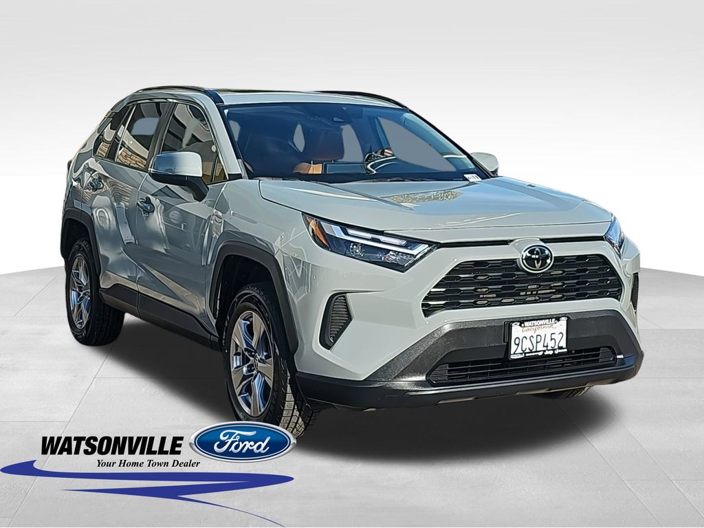 2022 Toyota RAV4 XLE's photo
