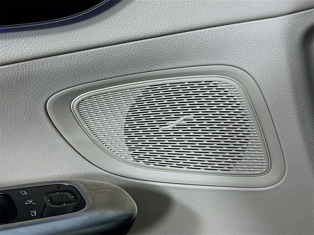 2025 Mercedes Benz C 300 4MATIC photo 17