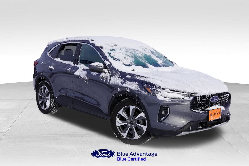 2023 Ford Escape Platinum's photo