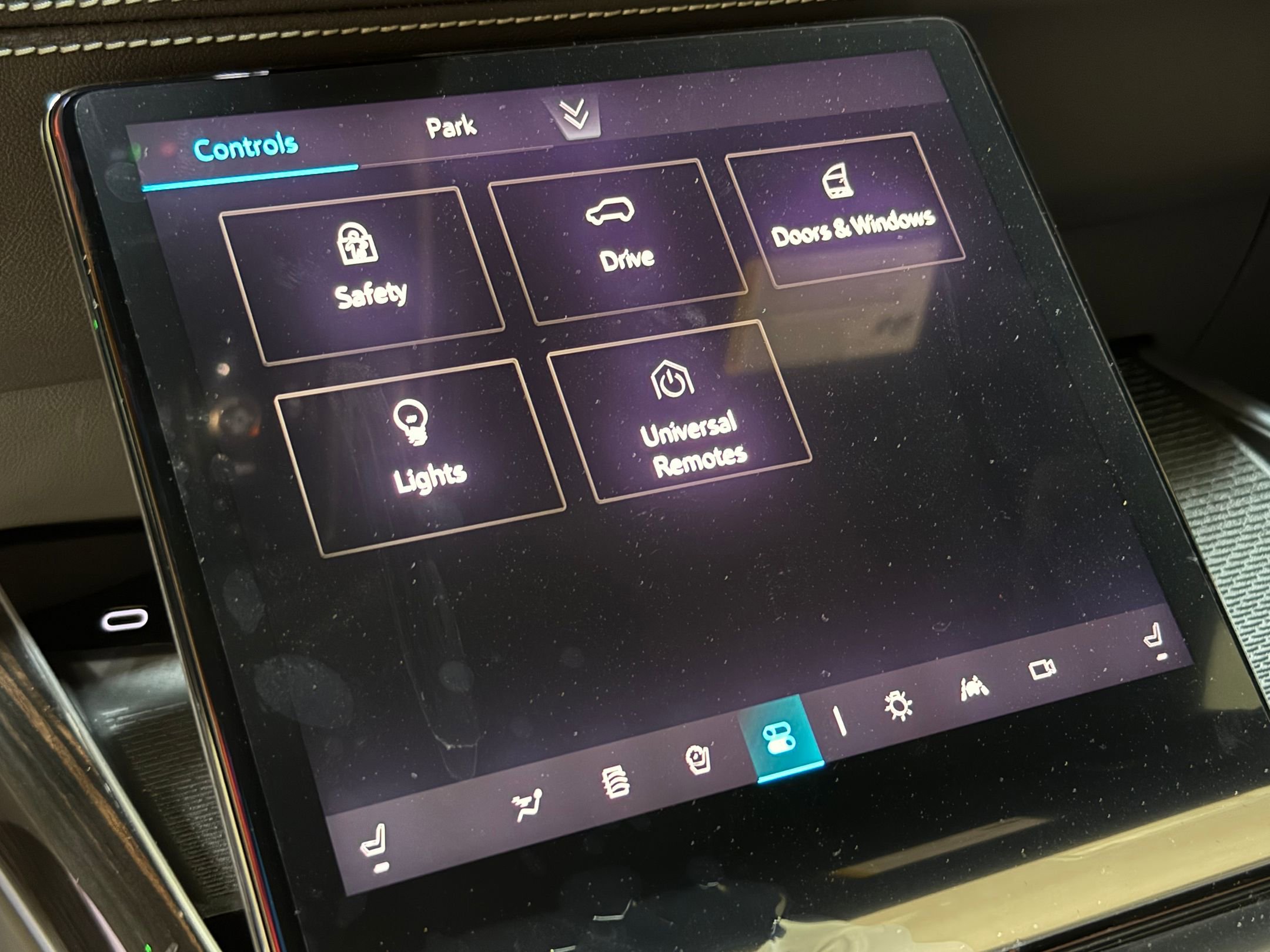 2025 Cadillac Escalade ESV Luxury photo 32