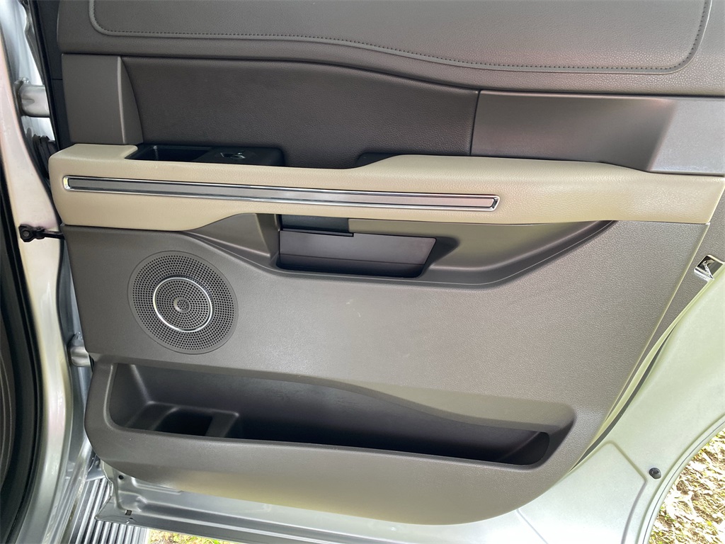 2021 Ford Expedition MAX XLT photo 28