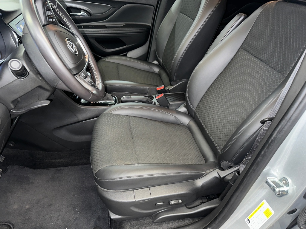 2022 Buick Encore Preferred photo 2