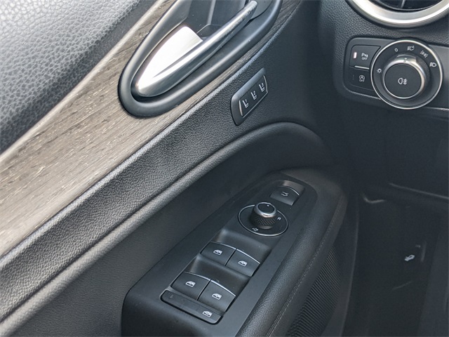 2022 Alfa Romeo Stelvio Ti photo 17