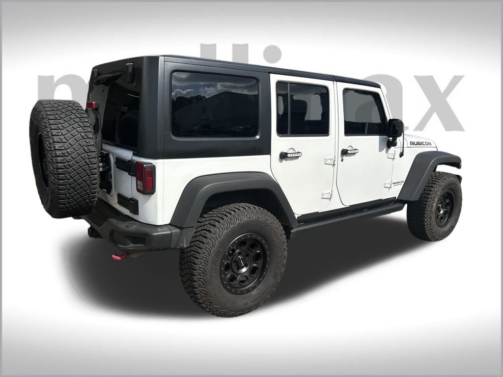 2016 Jeep Wrangler Unlimited Rubicon photo 2