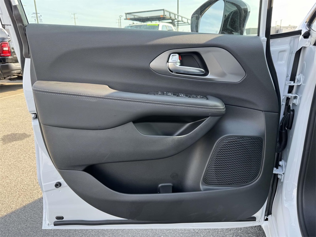 2026 Chrysler Voyager LX photo 25