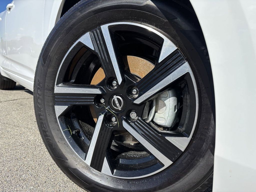 2025 Nissan Sentra SV photo 4