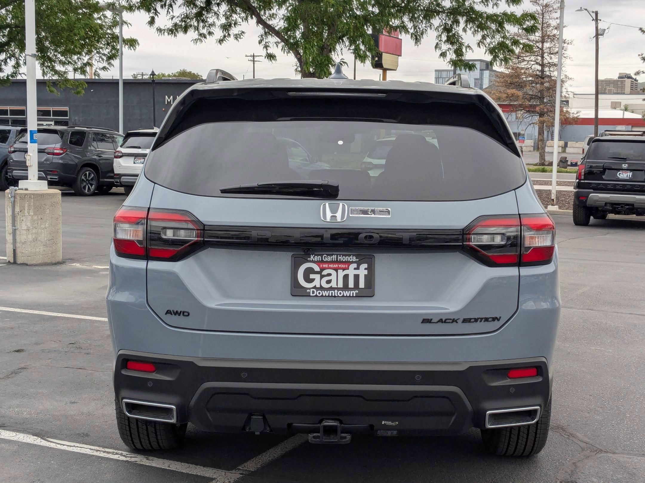 2025 Honda Pilot Black Edition photo 4