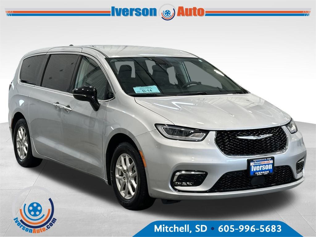 2024 Chrysler Pacifica Touring L's photo