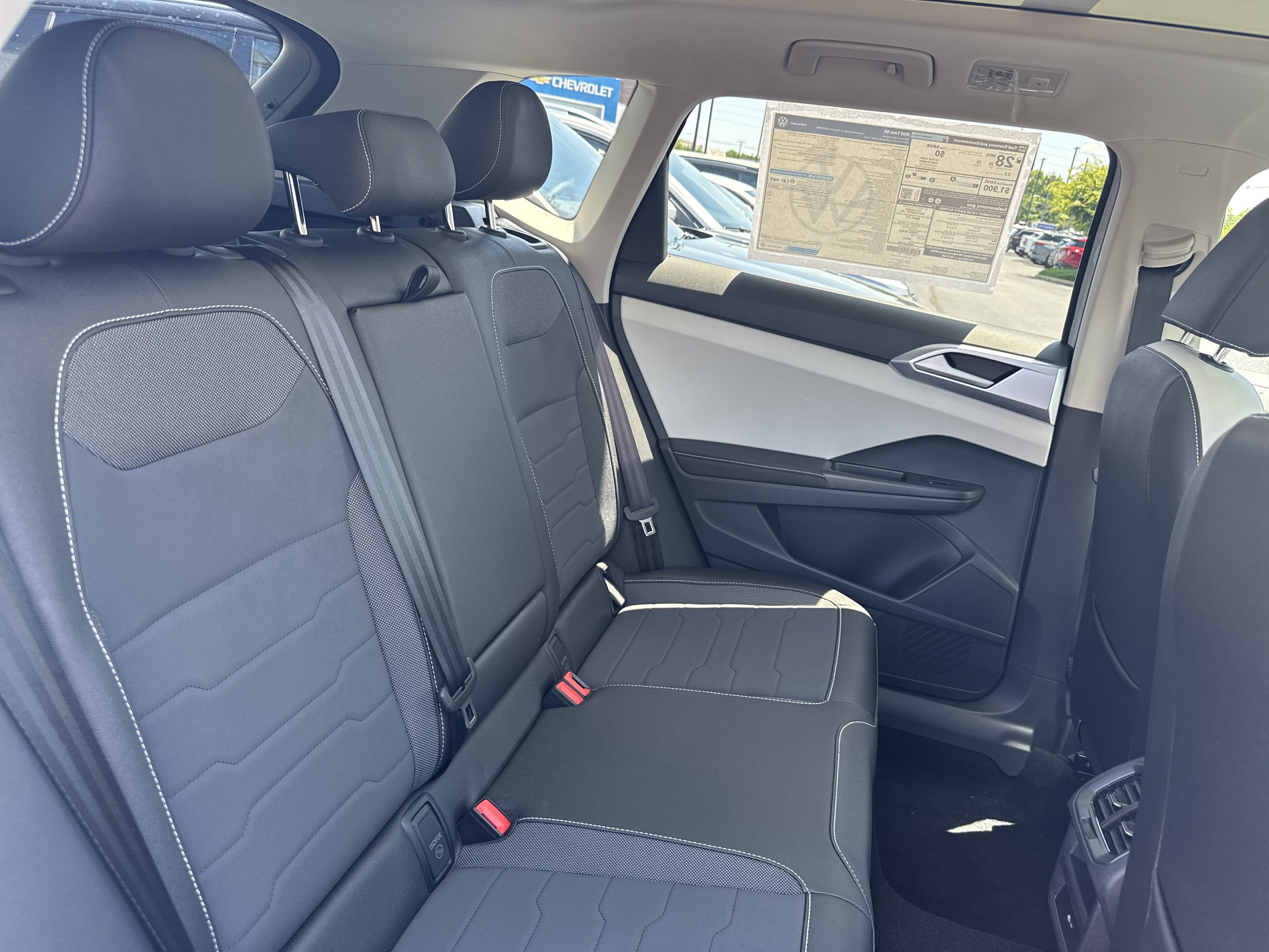 2025 Volkswagen Taos SE photo 9