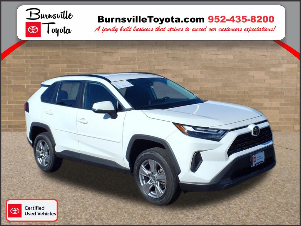 2022 Toyota RAV4 XLE's photo