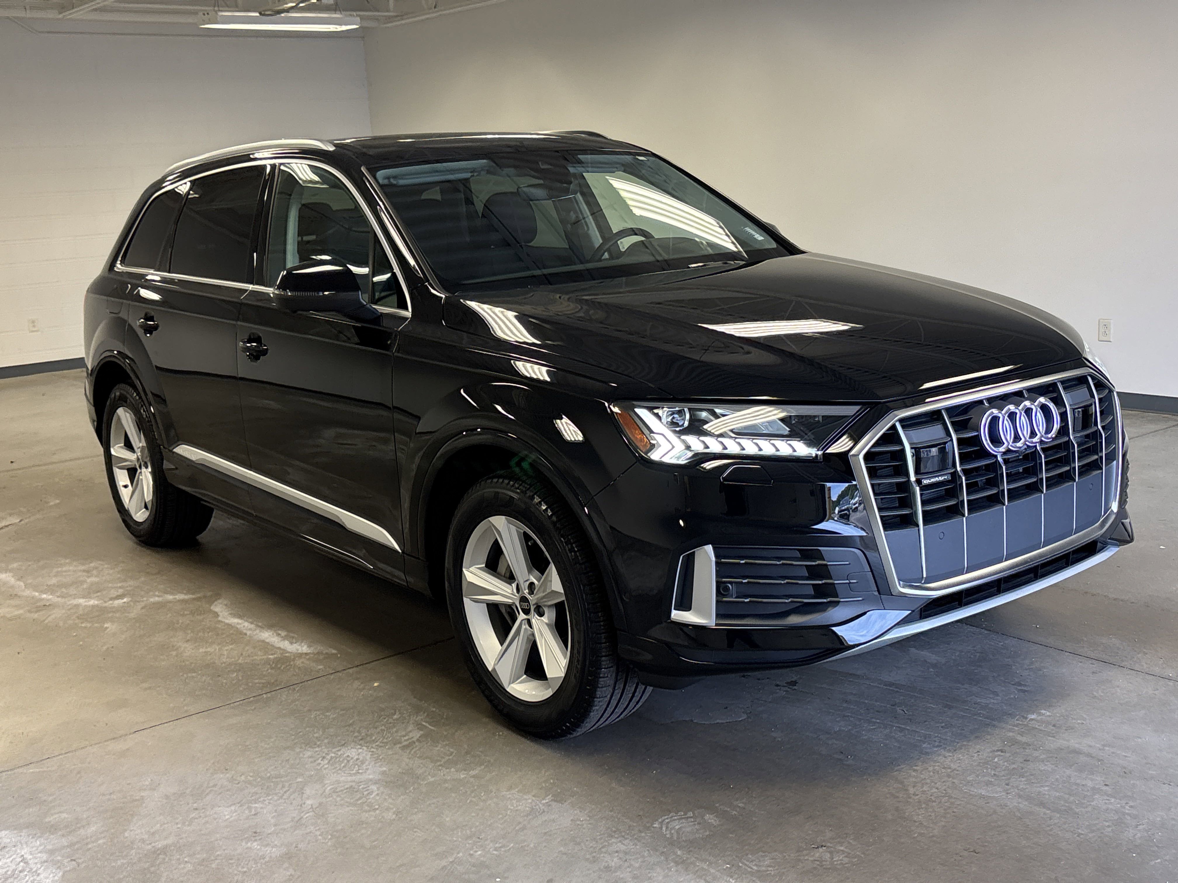 2023 Audi Q7 Premium Plus photo 2