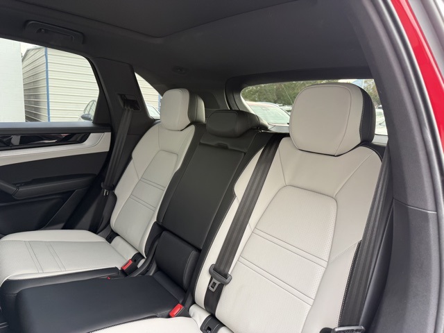 2025 Porsche Cayenne Base photo 23