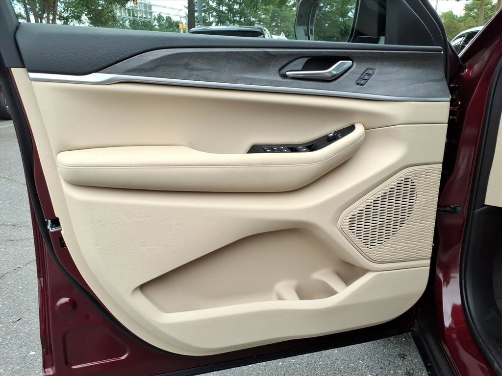 2025 Jeep Grand Cherokee Limited photo 4