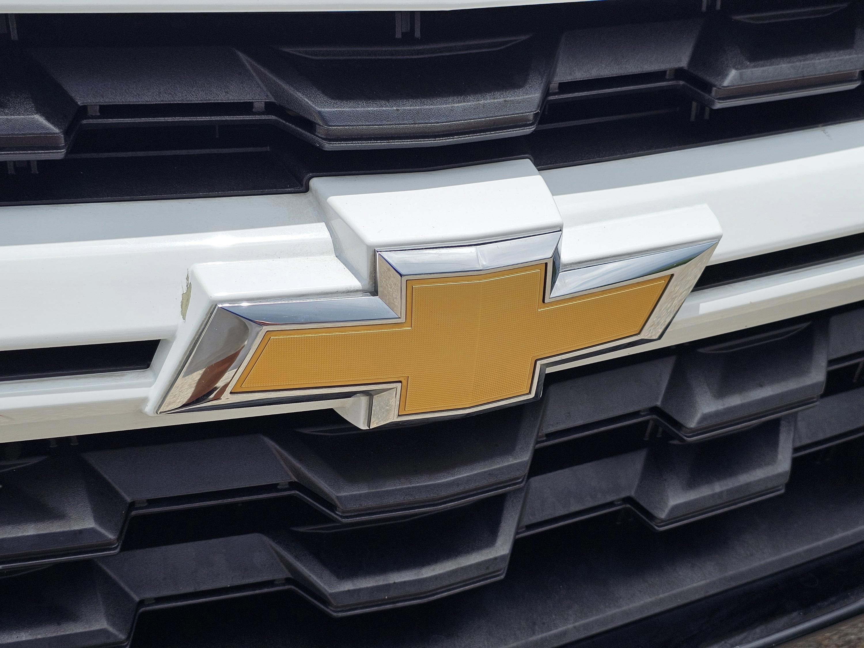2021 Chevrolet Colorado LT photo 3