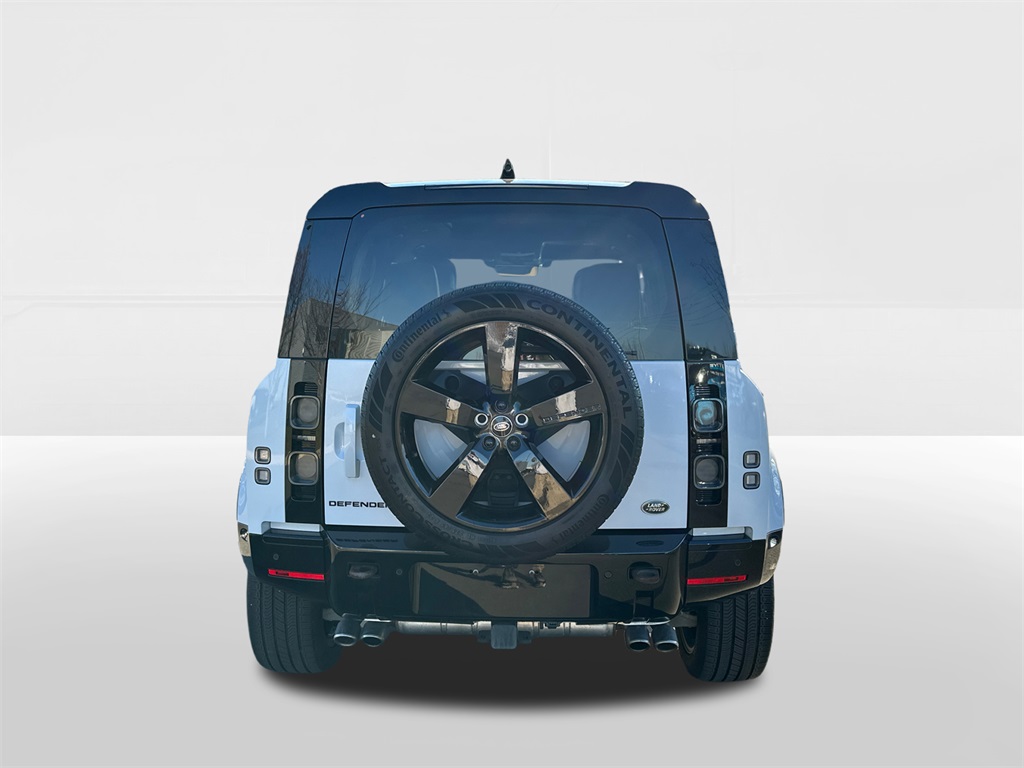 2023 Land Rover Defender 110 V8 photo 3