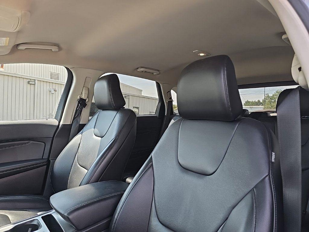 2022 Ford Edge Titanium photo 8