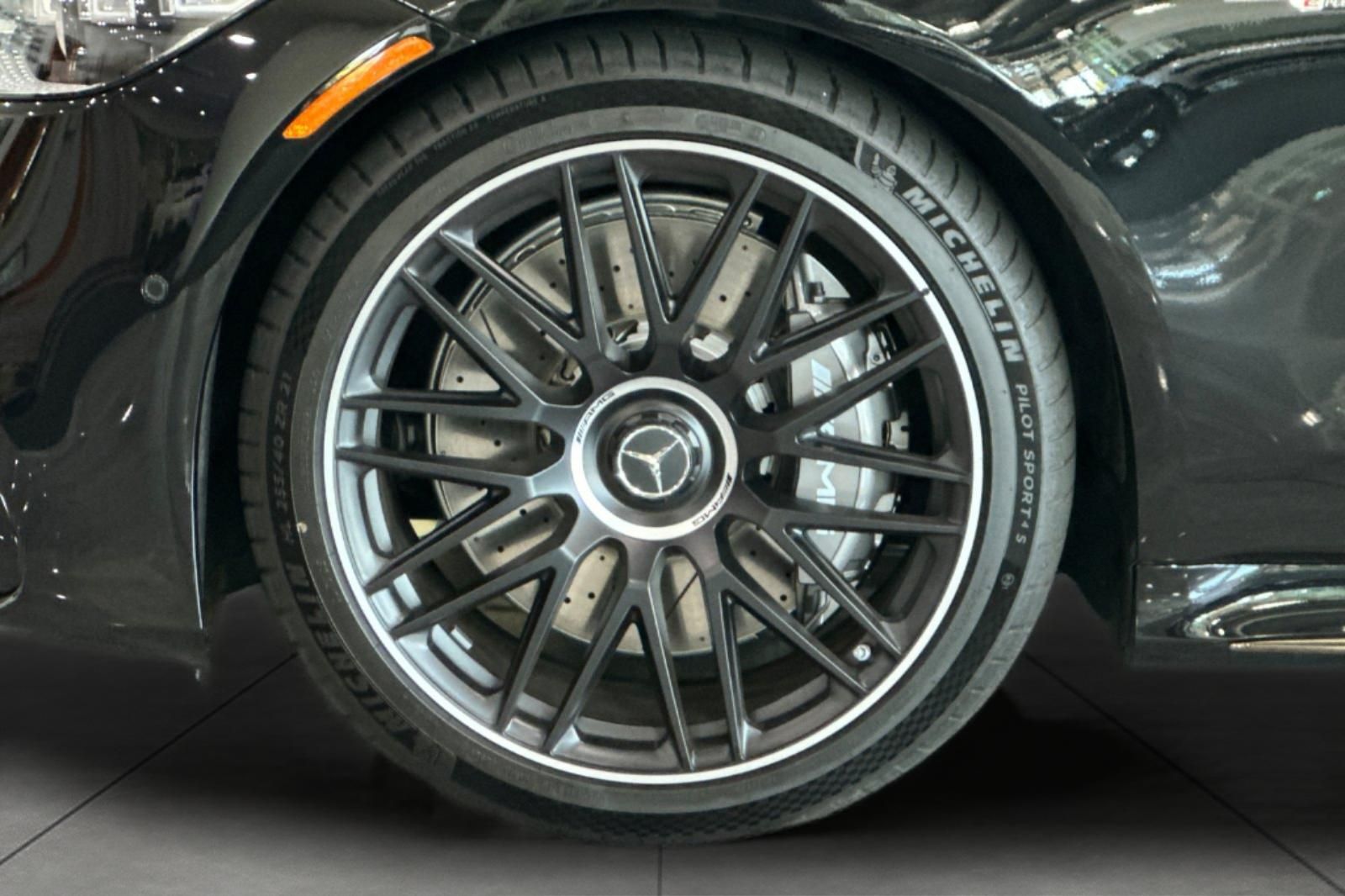 2025 Mercedes Benz S 63 e AMG 4MATIC photo 4