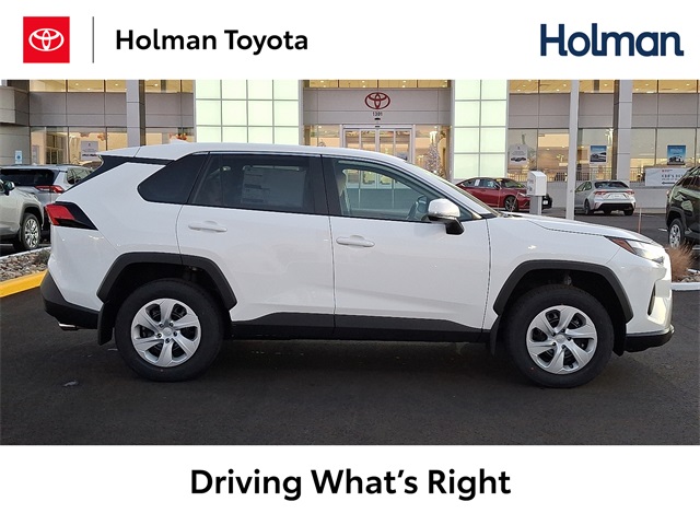 2025 Toyota RAV4 LE's photo