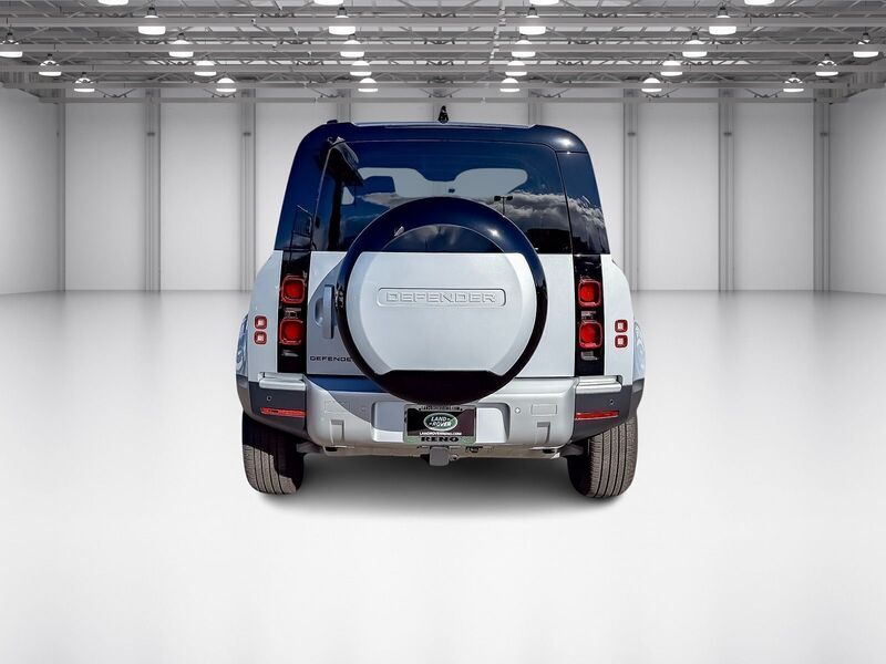 2024 Land Rover Defender 110 S photo 3