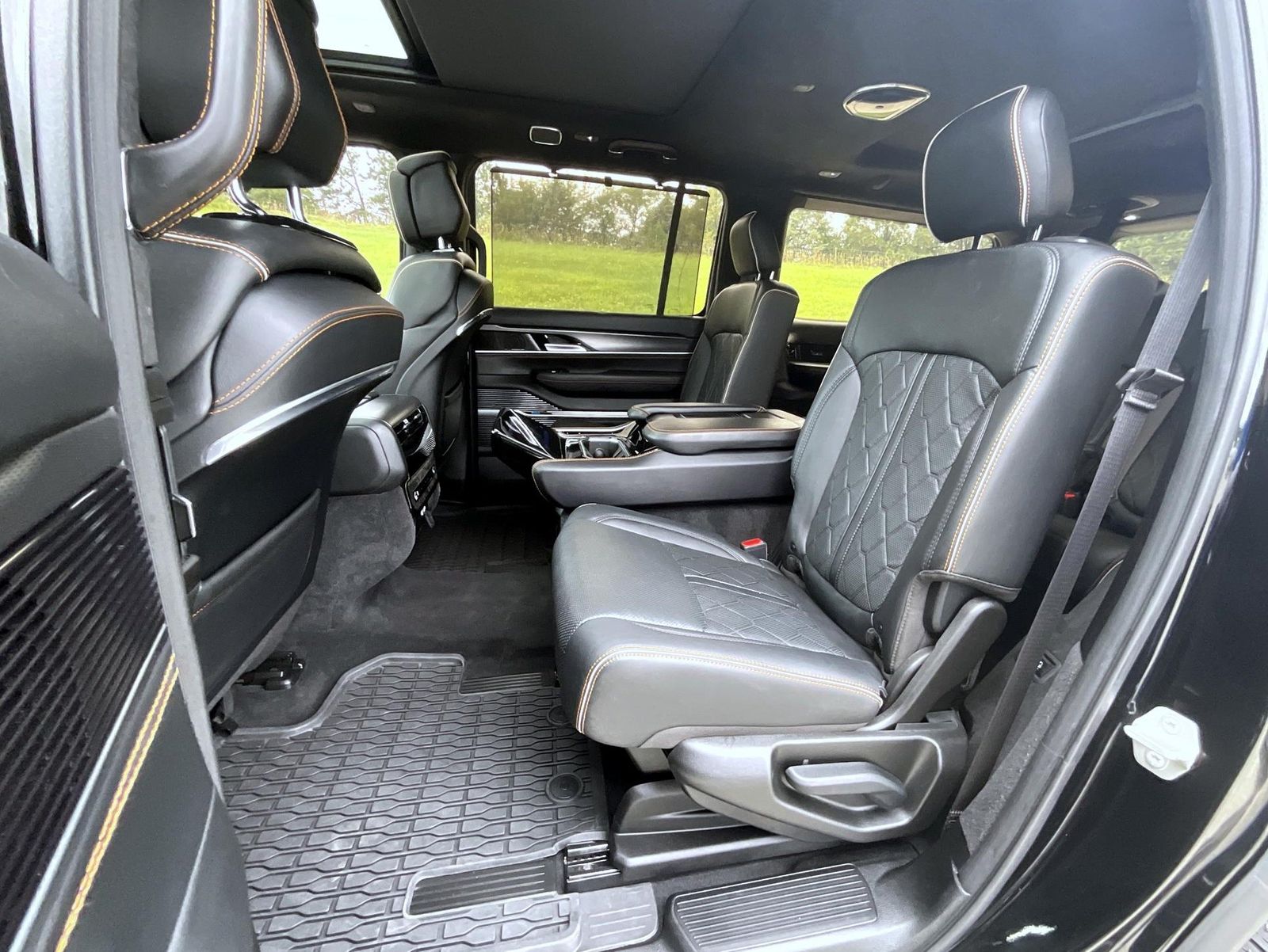 2023 Jeep Grand Wagoneer III Obsidian photo 19