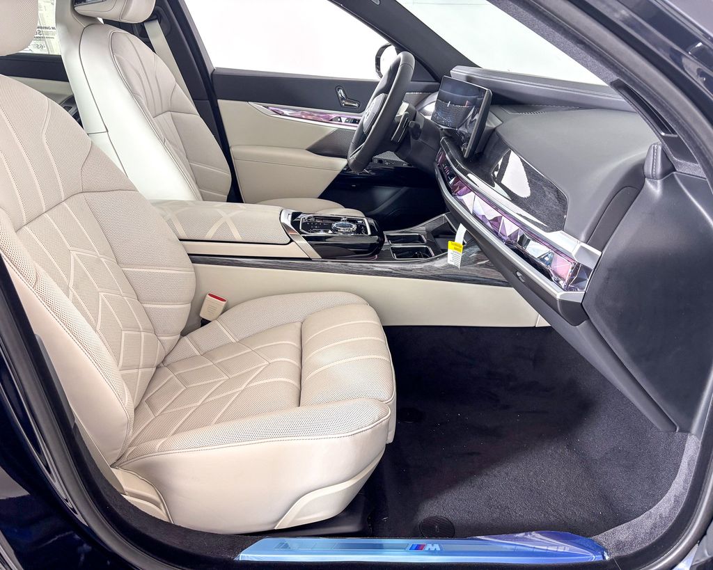 2025 Bmw 750e 750e xDrive photo 18