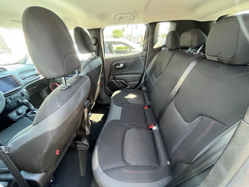 2023 Jeep Renegade Trailhawk photo 6
