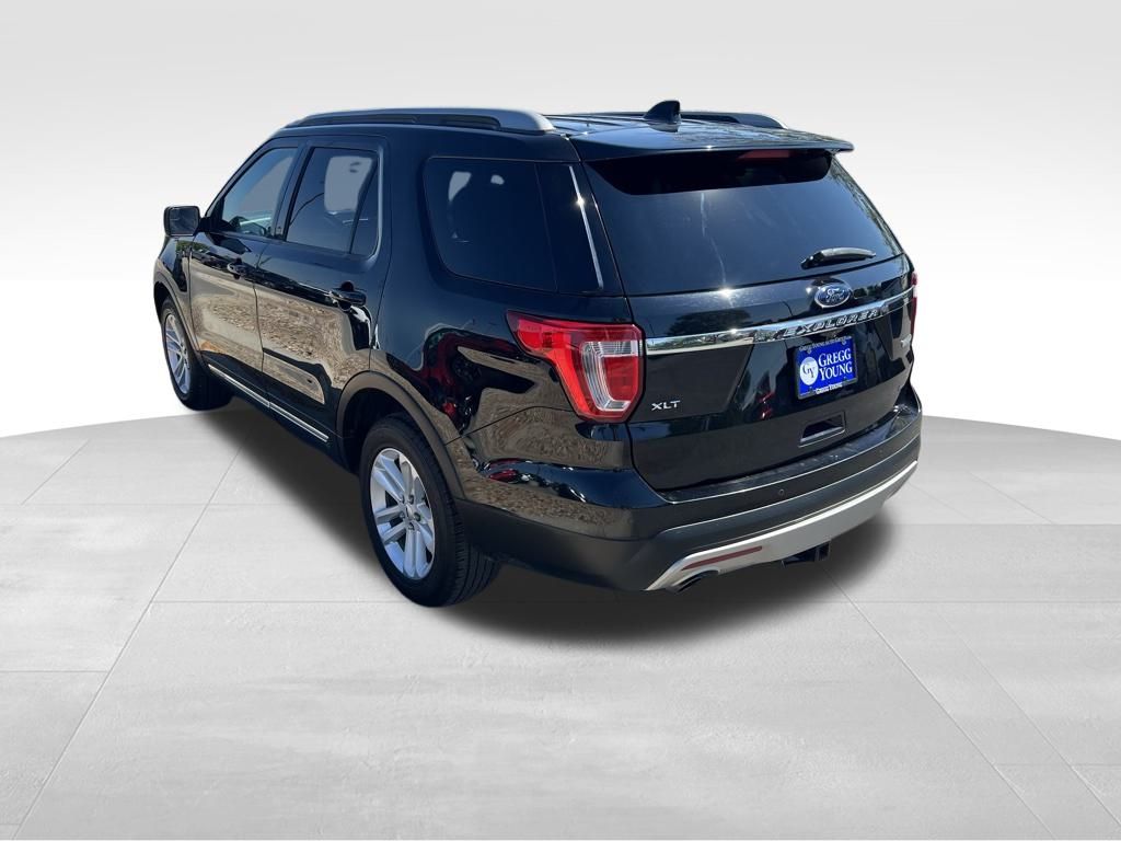 2016 Ford Explorer XLT photo 2