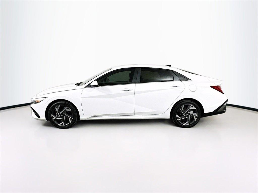2025 Hyundai Elantra SEL Convenience photo 3