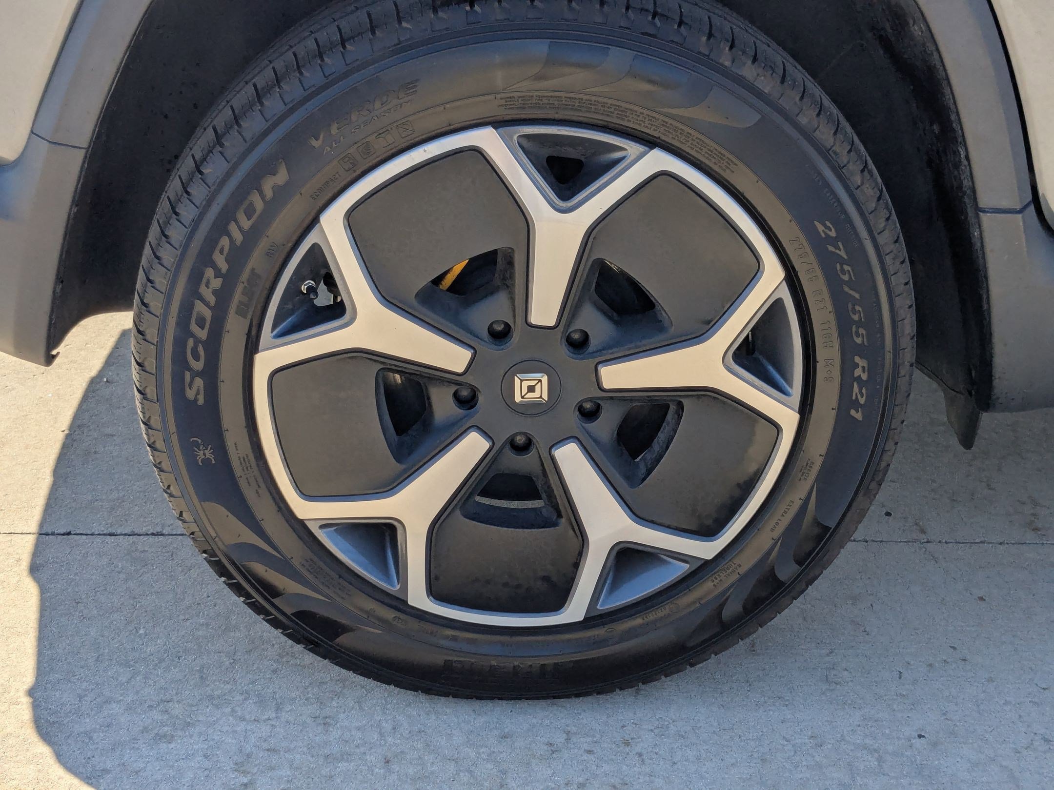 2022 Rivian R1T Adventure photo 9