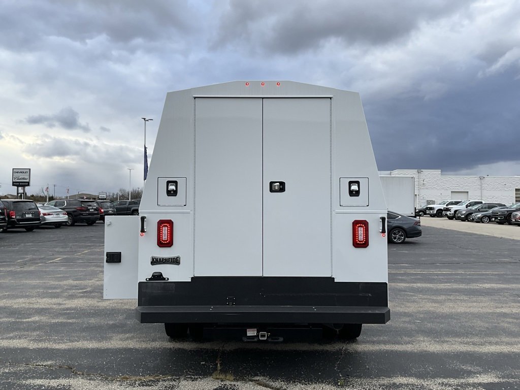 2024 Chevrolet Silverado 5500HD Work Truck photo 3