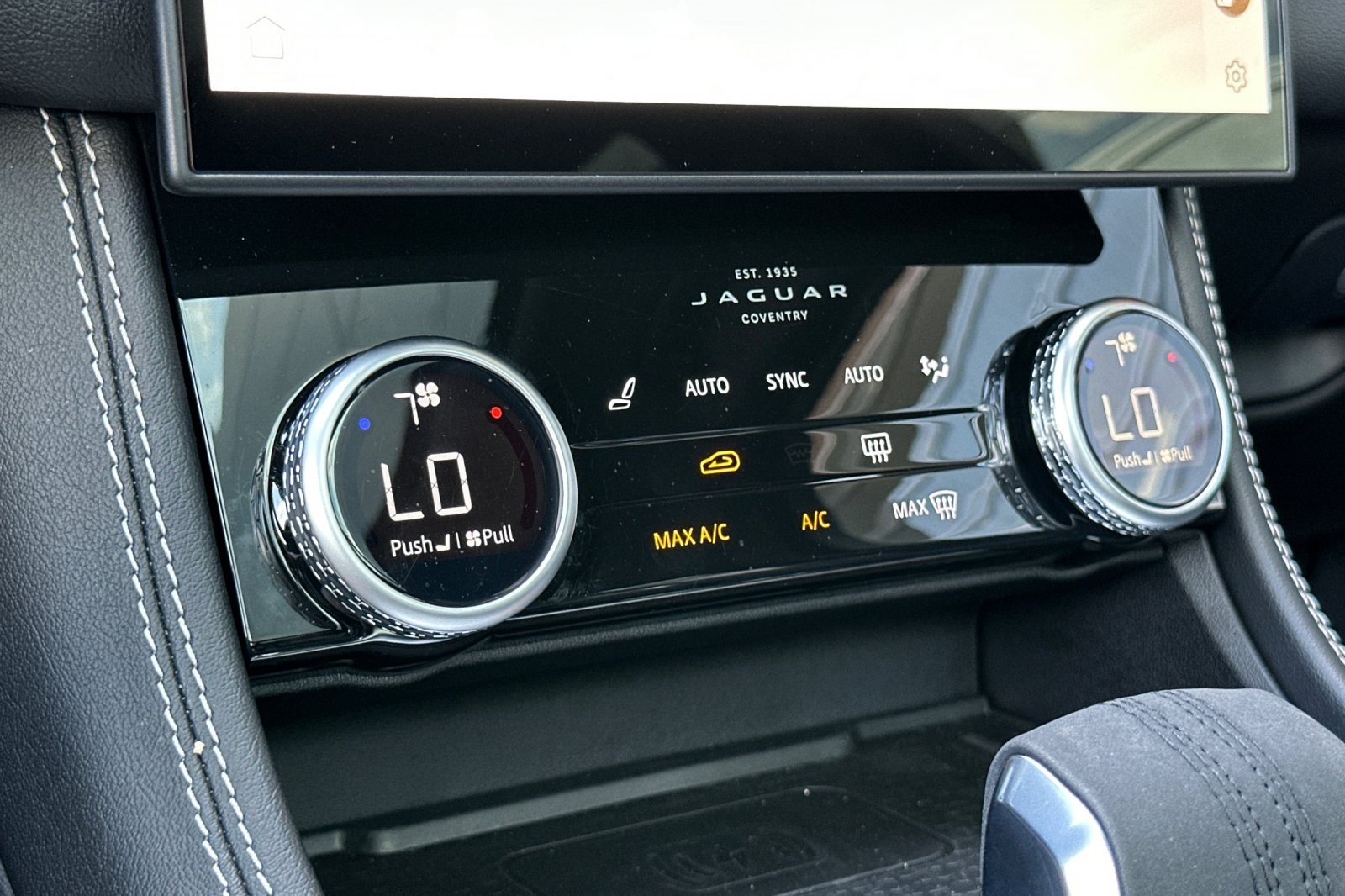 2025 Jaguar F-PACE P250 R-Dynamic S photo 19