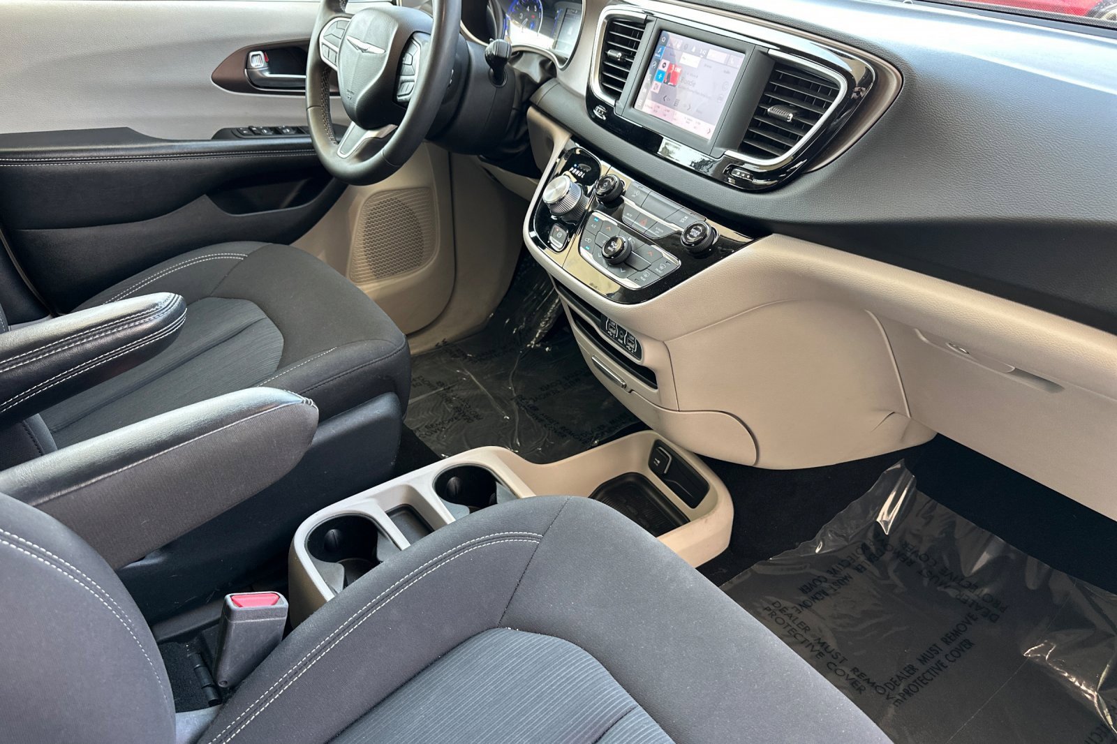 2022 Chrysler Voyager LX photo 15