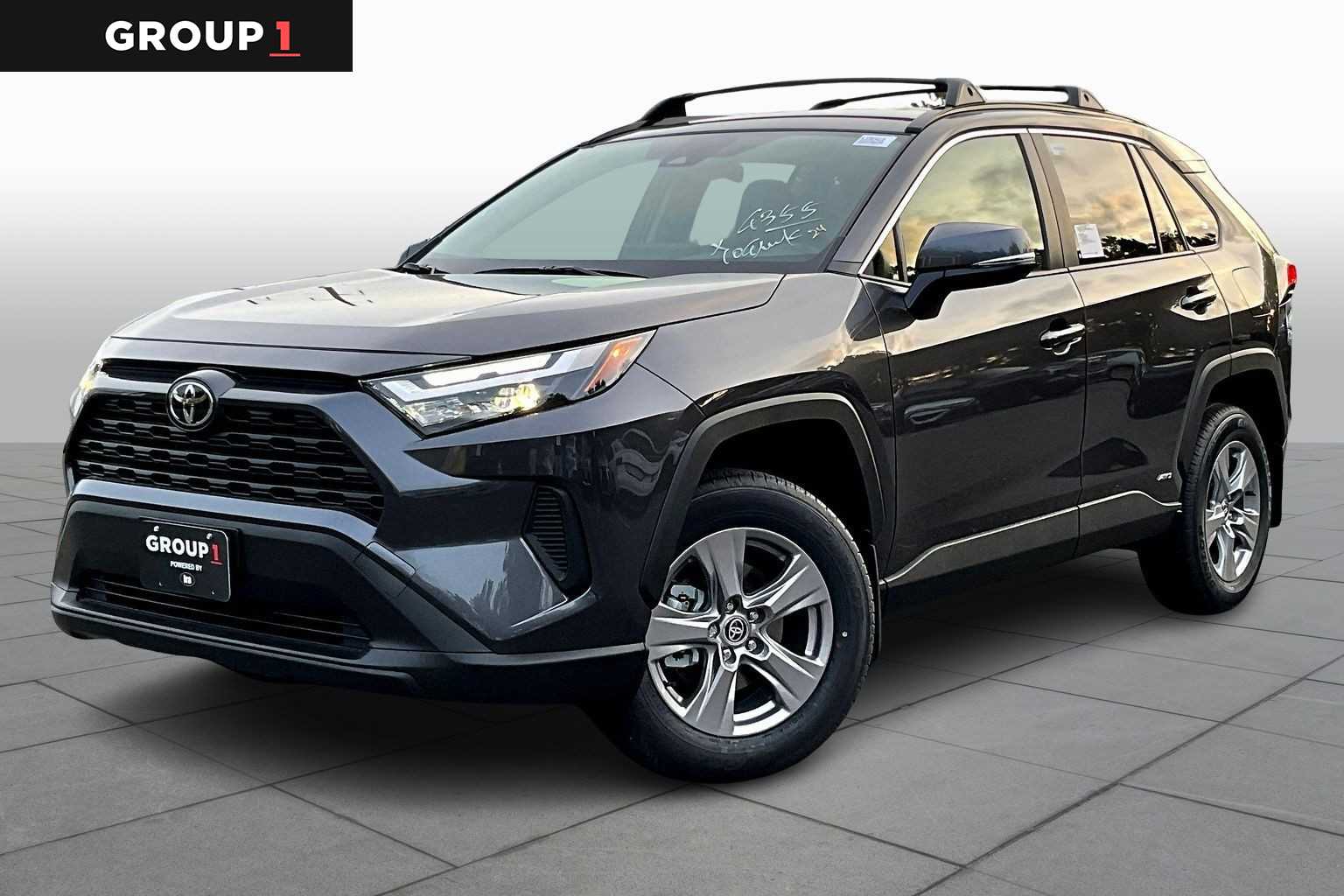 2025 Toyota RAV4 XLE's photo